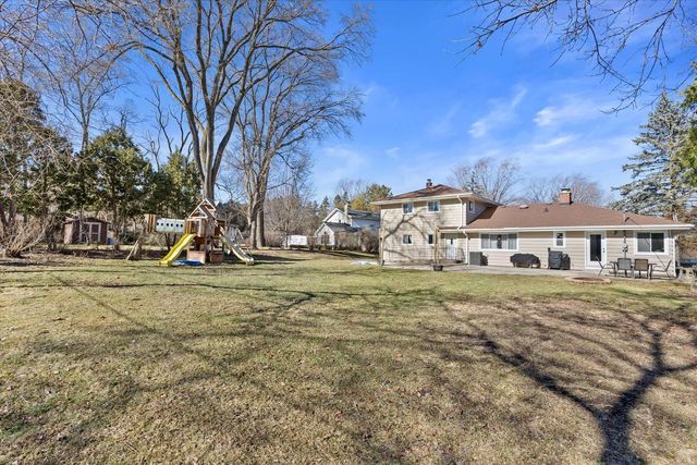 12135 W Luther AVENUE, Hales Corners, WI 53130