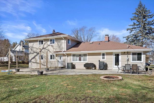 12135 W Luther AVENUE, Hales Corners, WI 53130