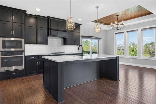 24818 W 89th Street, Lenexa, KS 66227