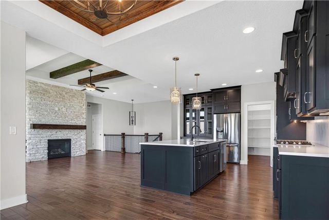 24818 W 89th Street, Lenexa, KS 66227