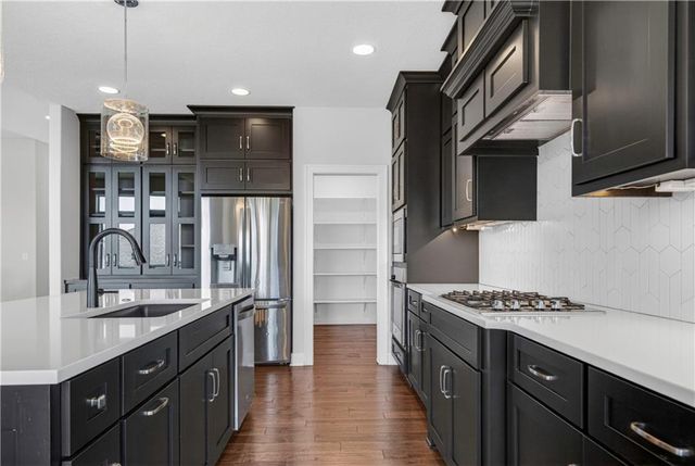 24818 W 89th Street, Lenexa, KS 66227