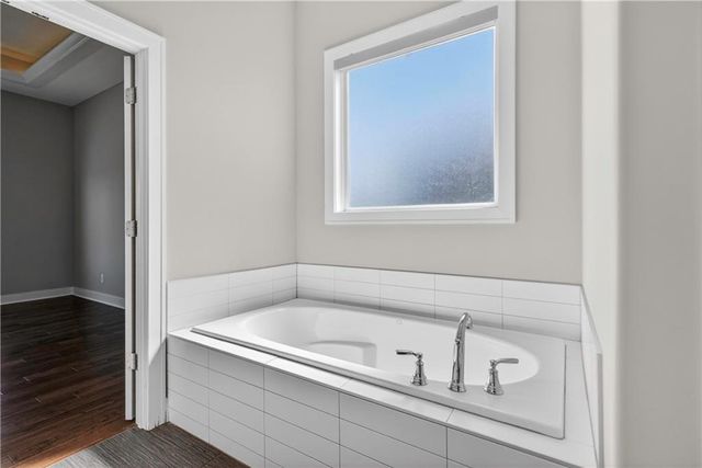 24818 W 89th Street, Lenexa, KS 66227