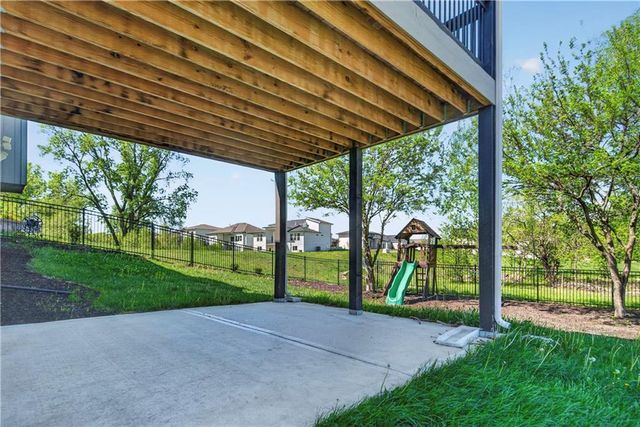 24818 W 89th Street, Lenexa, KS 66227