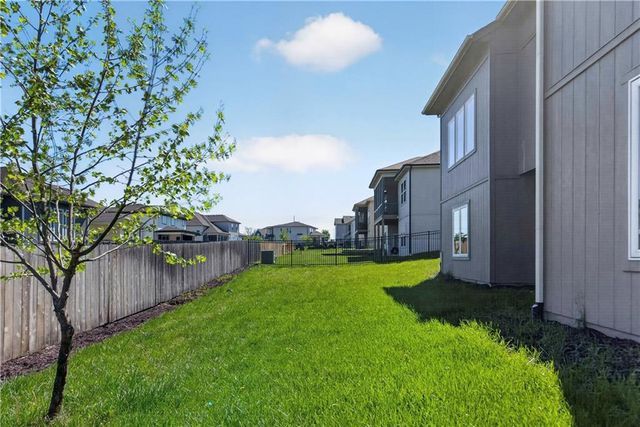 24818 W 89th Street, Lenexa, KS 66227