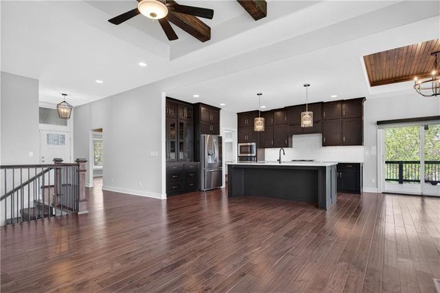 24818 W 89th Street, Lenexa, KS 66227