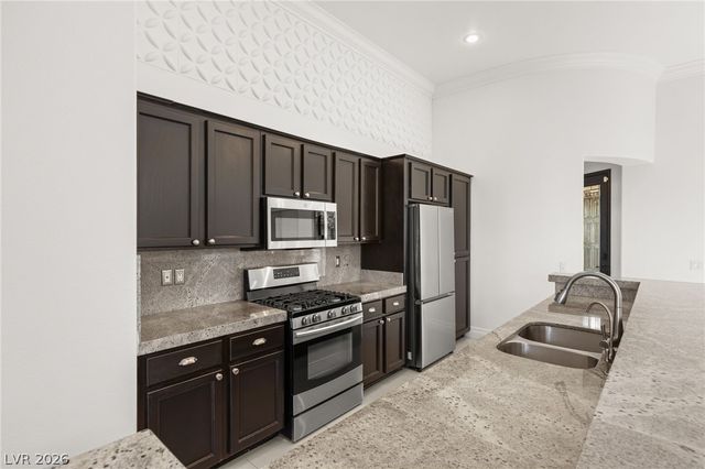 120 Emerald Dunes Circle, Henderson, NV 89052