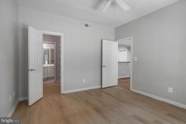 3906 PENDERVIEW DR #701, Fairfax, VA 22033