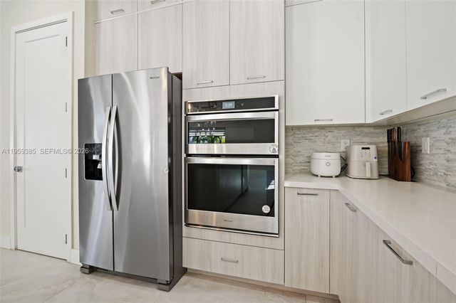 8118 NW 46th Ter, Doral, FL 33166