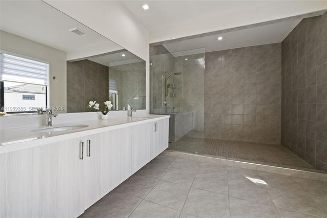 8118 NW 46th Ter, Doral, FL 33166