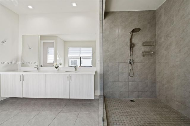 8118 NW 46th Ter, Doral, FL 33166