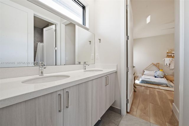 8118 NW 46th Ter, Doral, FL 33166