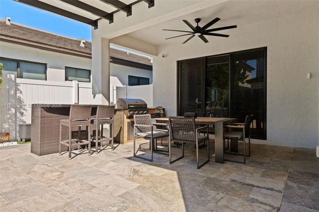 8118 NW 46th Ter, Doral, FL 33166