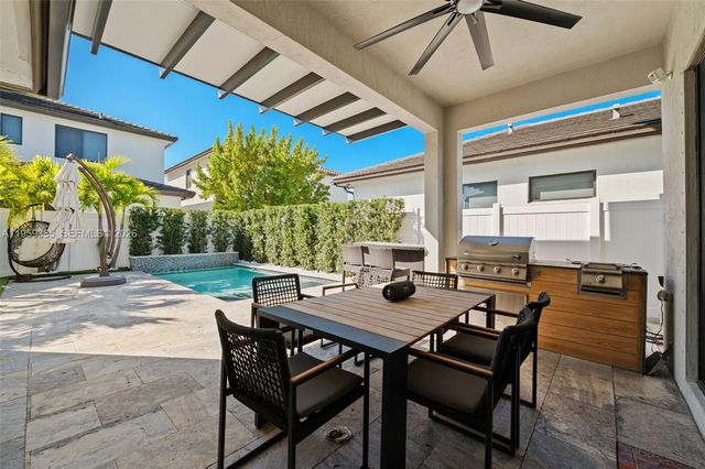 8118 NW 46th Ter, Doral, FL 33166