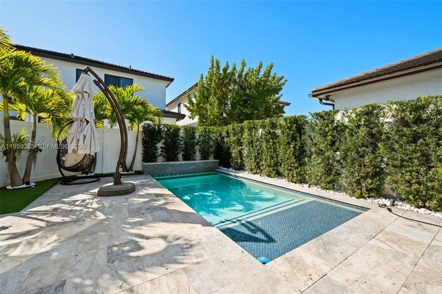 8118 NW 46th Ter, Doral, FL 33166