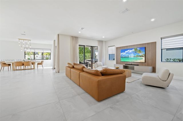 8118 NW 46th Ter, Doral, FL 33166