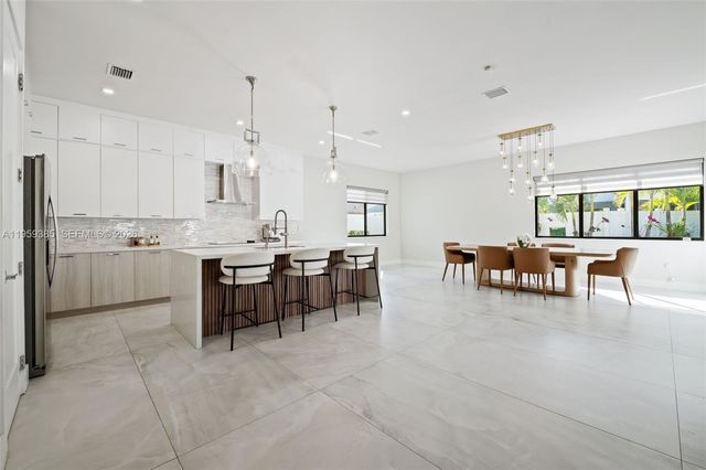 8118 NW 46th Ter, Doral, FL 33166