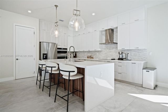 8118 NW 46th Ter, Doral, FL 33166