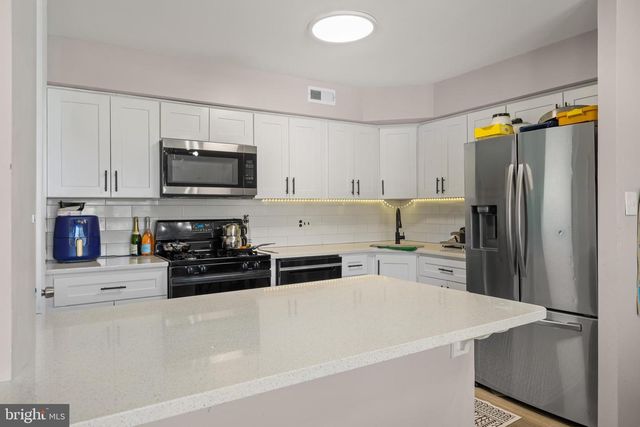 37 BUTTONWOOD RD, Voorhees, NJ 08043