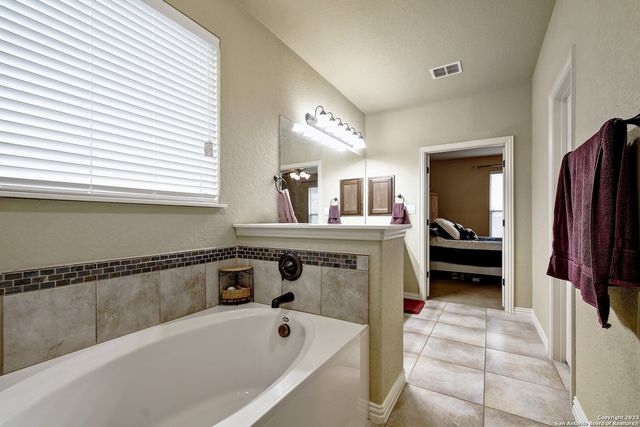 1435 SPARROW SONG, San Antonio, TX 78260