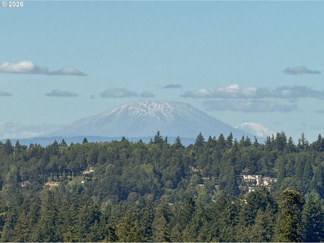 6331 WHITE TAIL Dr 64, West Linn, OR 97068