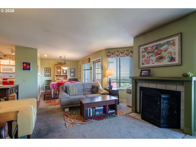 6331 WHITE TAIL Dr 64, West Linn, OR 97068