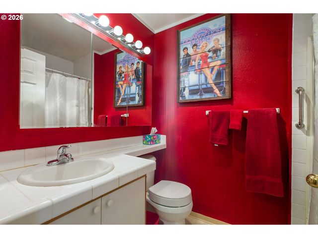 6331 WHITE TAIL Dr 64, West Linn, OR 97068