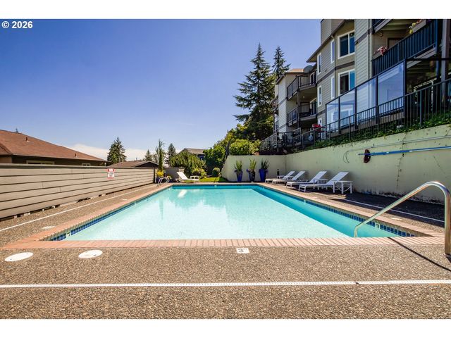 6331 WHITE TAIL Dr 64, West Linn, OR 97068