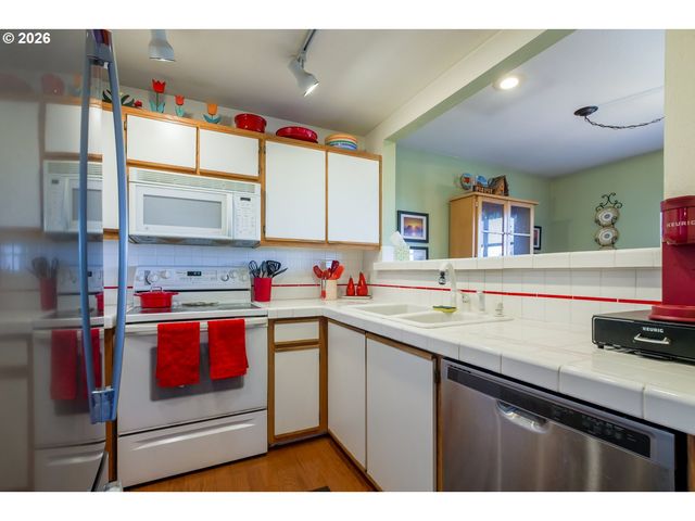 6331 WHITE TAIL Dr 64, West Linn, OR 97068