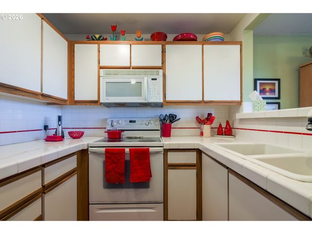6331 WHITE TAIL Dr 64, West Linn, OR 97068