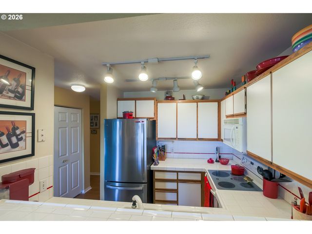 6331 WHITE TAIL Dr 64, West Linn, OR 97068