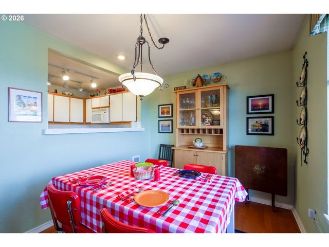 6331 WHITE TAIL Dr 64, West Linn, OR 97068