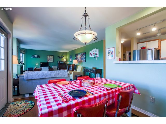 6331 WHITE TAIL Dr 64, West Linn, OR 97068