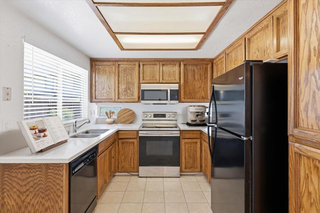 8715 Deer Creek Cir, Stockton, CA 95210
