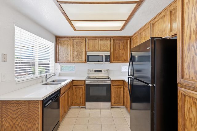 8715 Deer Creek Cir, Stockton, CA 95210