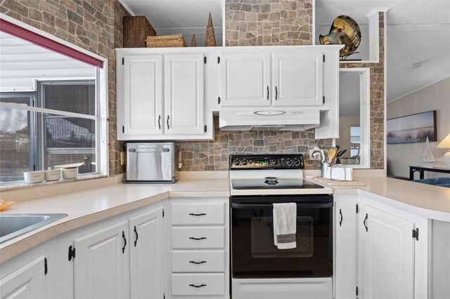 223 DOLPHIN DRIVE N, Oldsmar, FL 34677