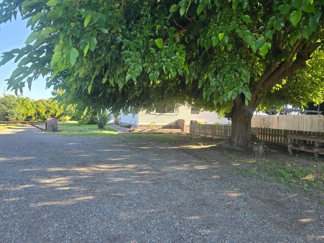 5206 E Jahant Rd, Acampo, CA 95632