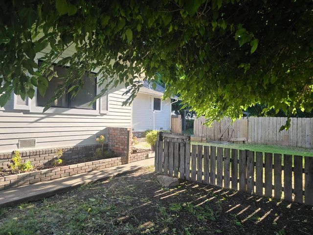 5206 E Jahant Rd, Acampo, CA 95632