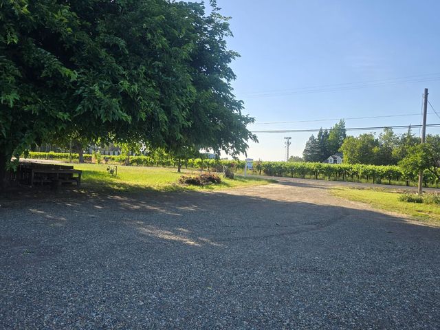 5206 E Jahant Rd, Acampo, CA 95632