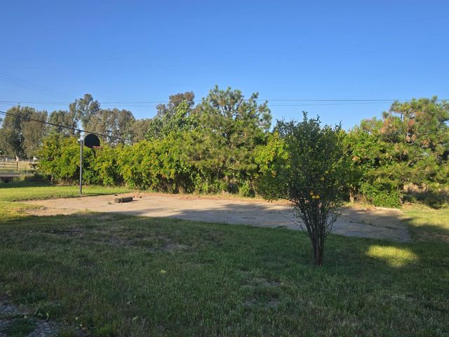 5206 E Jahant Rd, Acampo, CA 95632