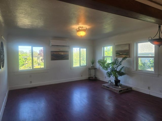 5206 E Jahant Rd, Acampo, CA 95632