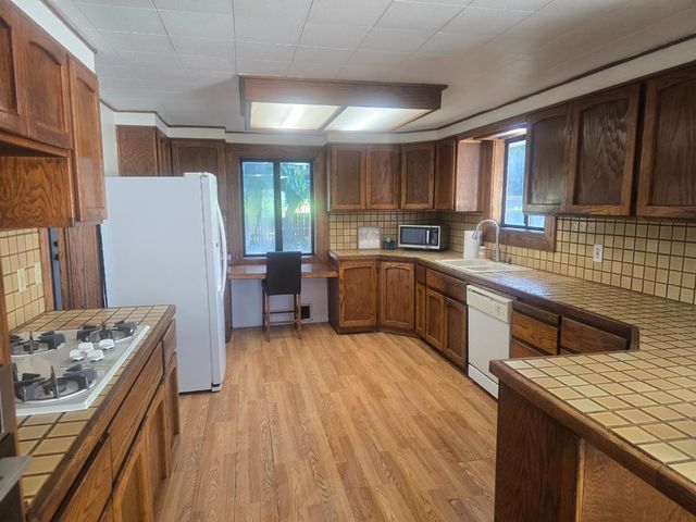 5206 E Jahant Rd, Acampo, CA 95632