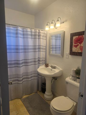 5206 E Jahant Rd, Acampo, CA 95632