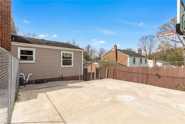 5934 Dashwood Dr, Bethel Park, PA 15102