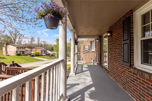 5934 Dashwood Dr, Bethel Park, PA 15102