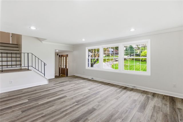 5934 Dashwood Dr, Bethel Park, PA 15102