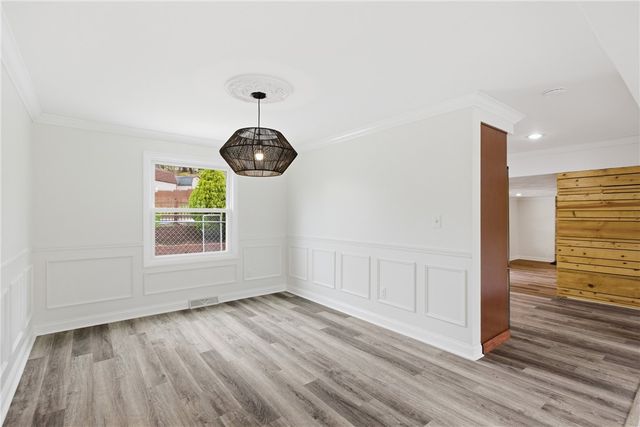 5934 Dashwood Dr, Bethel Park, PA 15102