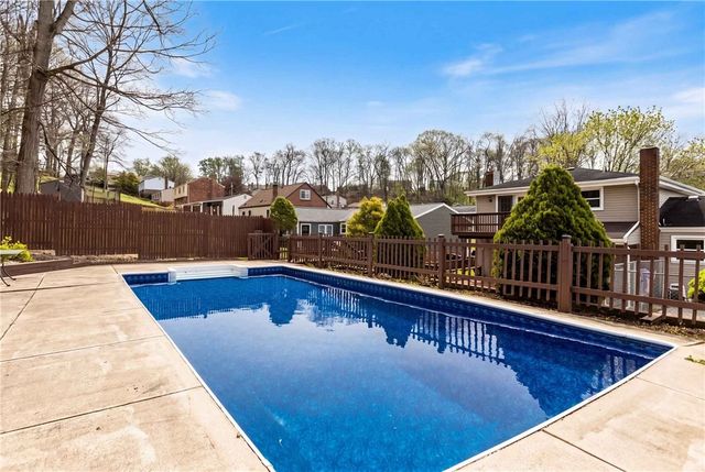 5934 Dashwood Dr, Bethel Park, PA 15102