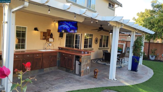 906 Scenic Ct, Brentwood, CA 94513