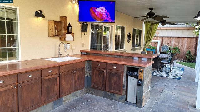 906 Scenic Ct, Brentwood, CA 94513