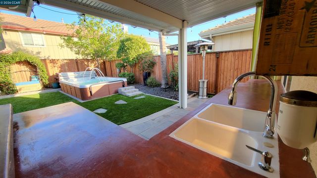 906 Scenic Ct, Brentwood, CA 94513